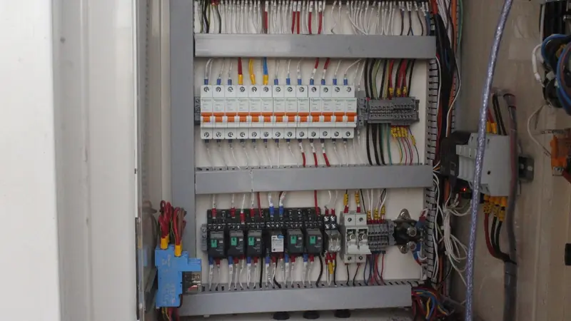 Distribution board installation